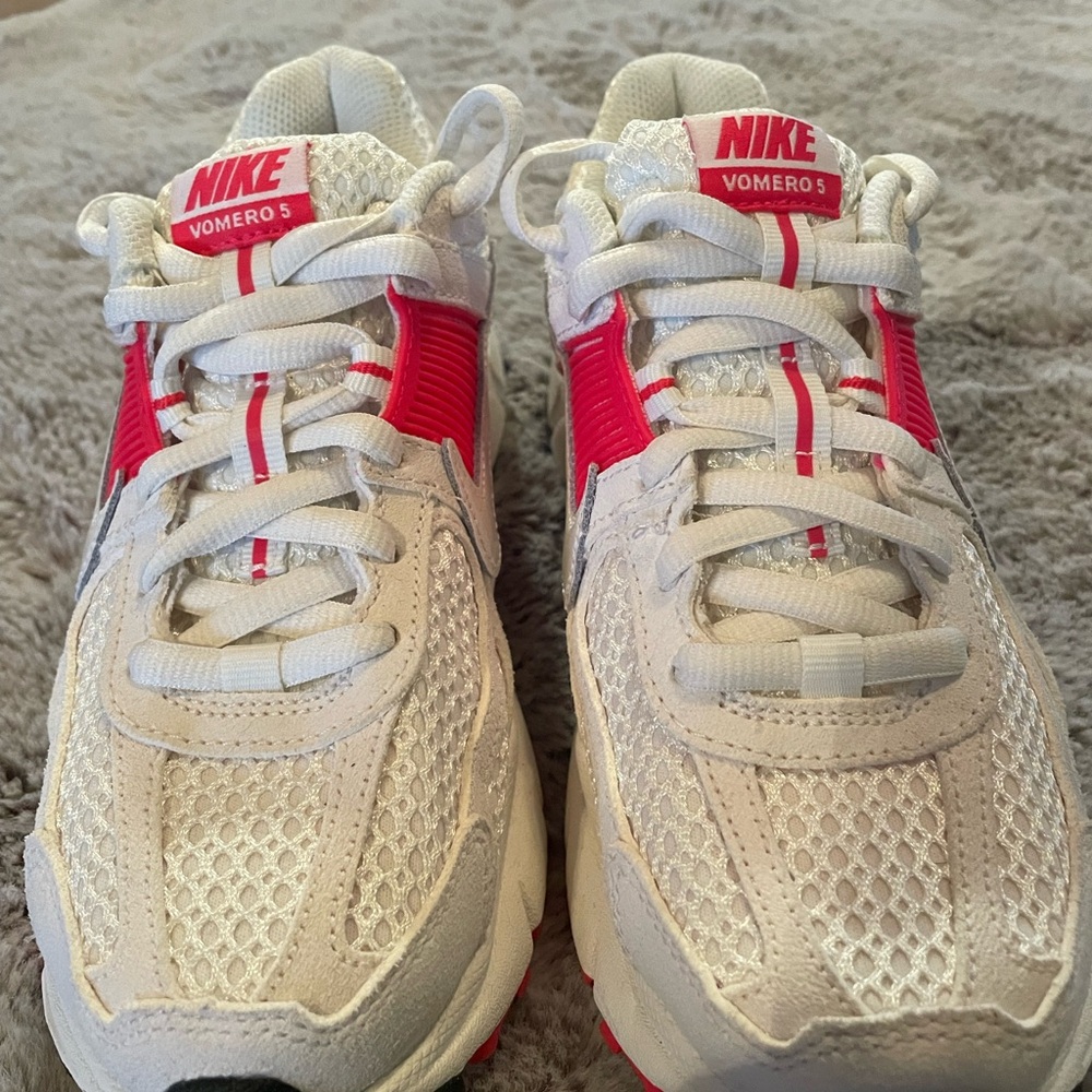 Women’s Nike Vomero 5
